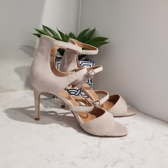 👠TAHARI MAUVE STRAPPY HEELS - Picture 2 of 7